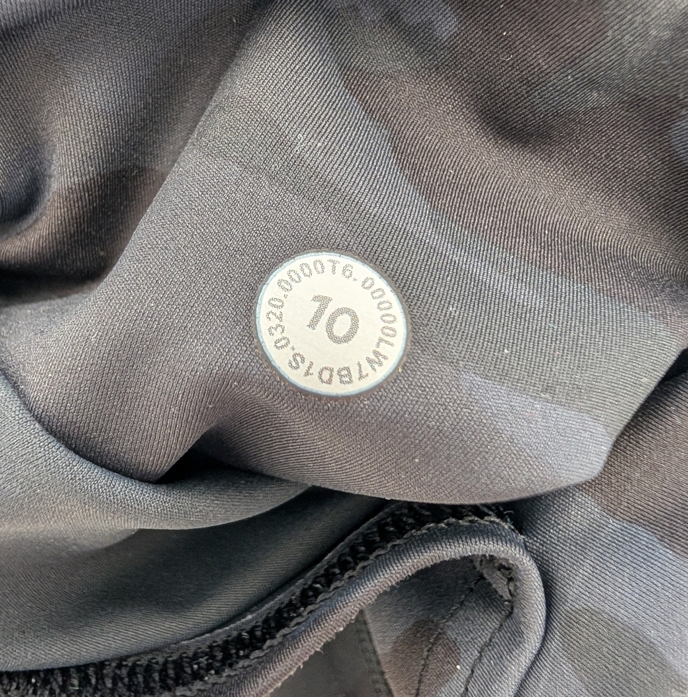 Lululemon Fast and Free 10" Short, Size 10 - Picture 3 of 4